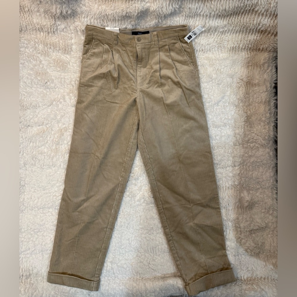 GAP Men's Corduroy Pleated Pants in Light Tan